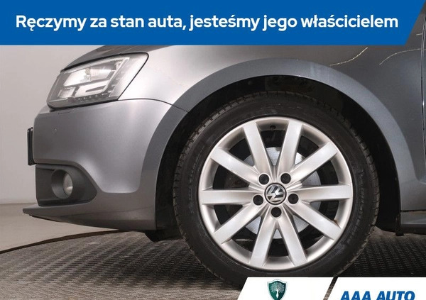 Volkswagen Jetta cena 40000 przebieg: 121094, rok produkcji 2013 z Działoszyn małe 326